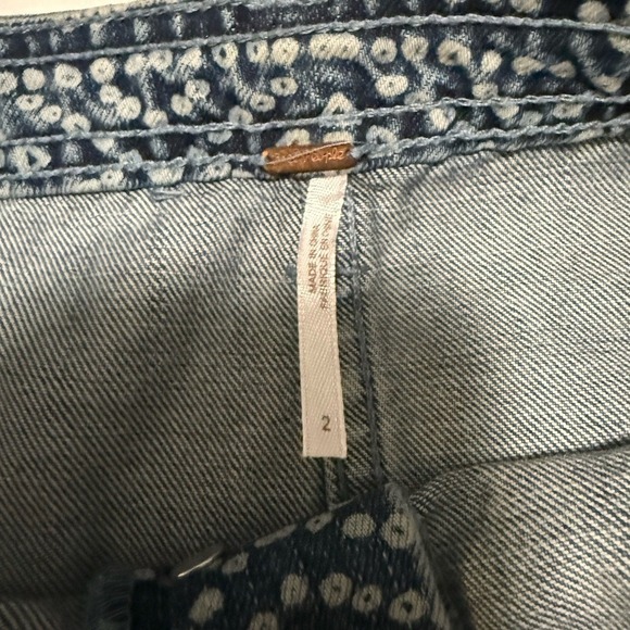 Free People Patterned Button-Front Denim Mini Skirt – Size‎ 2 - Picture 6 of 7